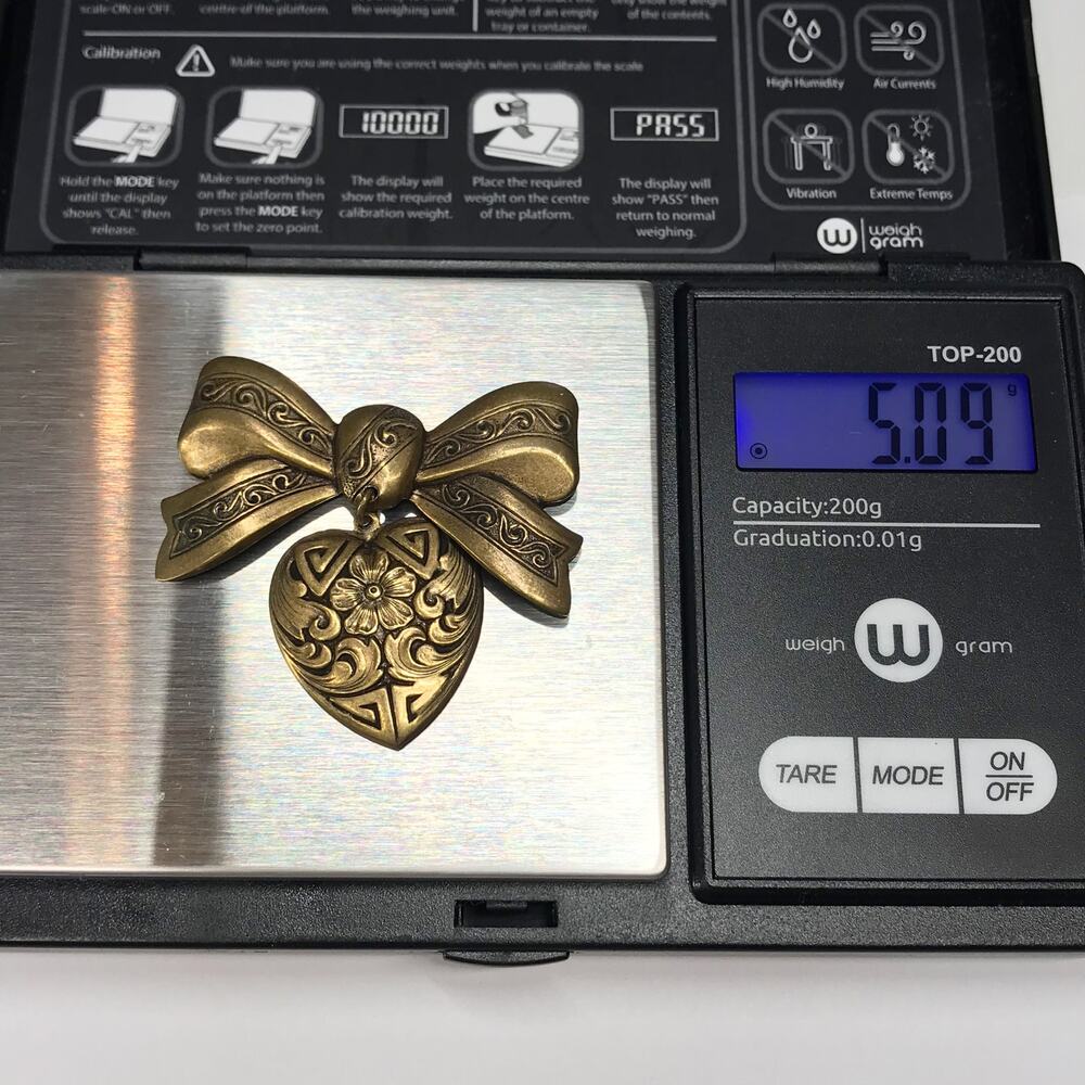 VTG 80s Victorian Brass Filigree Engraved Etched Ribbon Bow Drop Heart Brooch - Picture 2 of 9